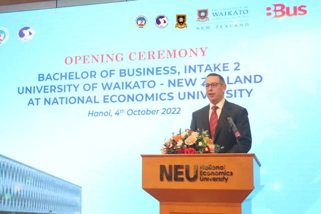 GS Neil Quigley, Hiệu trưởng trường Đại học Waikato 