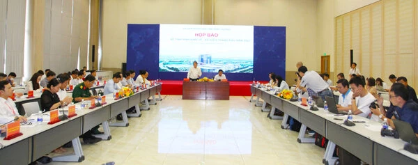 Toàn cảnh buổi họp báo.