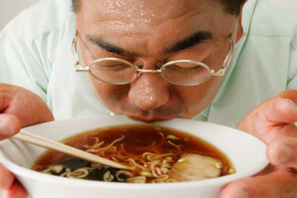 8 tác hại đáng sợ khi bạn thường xuyên ăn mì tôm vào buổi sáng