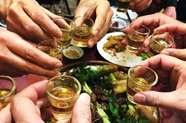 Hết tiền mà chồng bắt làm cỗ đãi bạn, tôi nổi đóa rồi phải tự xấu hổ