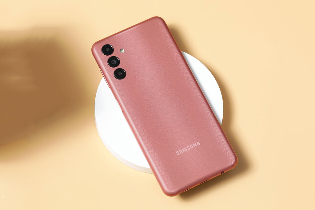 Cận cảnh Samsung Galaxy A04s giá 3,99 triệu đồng tại Việt Nam