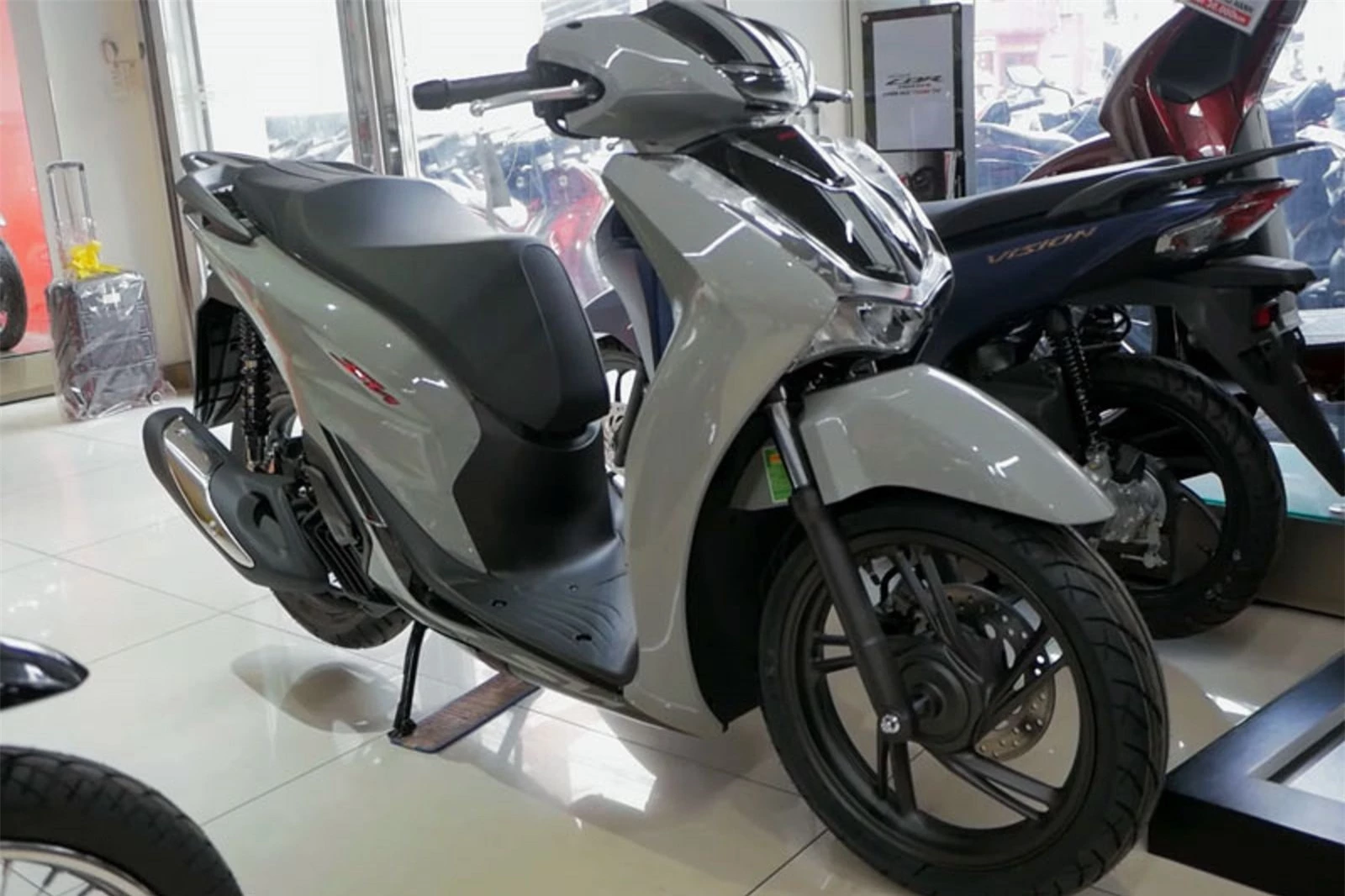 Giá Honda SH 125i/150i 2022 vẫn tiếp tục tăng mạnh, chênh tới gần 26 triệu đồng 198407