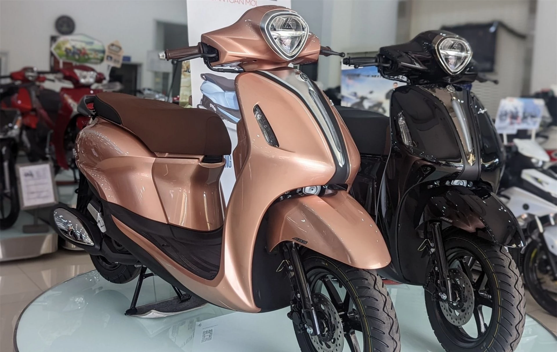 Tương tự xe máy Honda, Yamaha Grande 2022 cũng bị đội giá khi về đại lý 198228