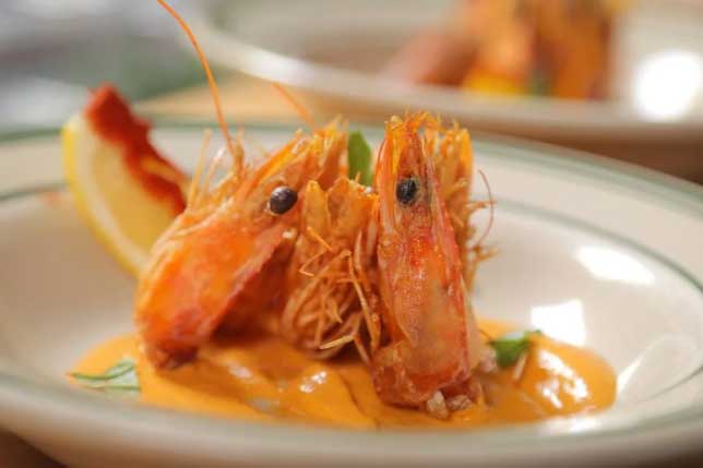 Tôm rất giàu canxi nhưng có 1 bộ phận "cực độc", nhiều người tưởng bổ nên vẫn ăn