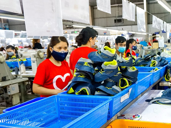 Công nhân Công ty CP sản xuất – thương mại Hữu Nghị Đà Nẵng 