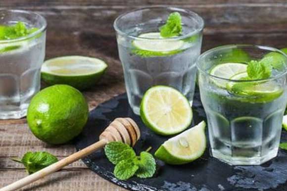 Sai lầm khi uống nước chanh mất sạch vitamin C, khiến dạ dày bị bào mòn