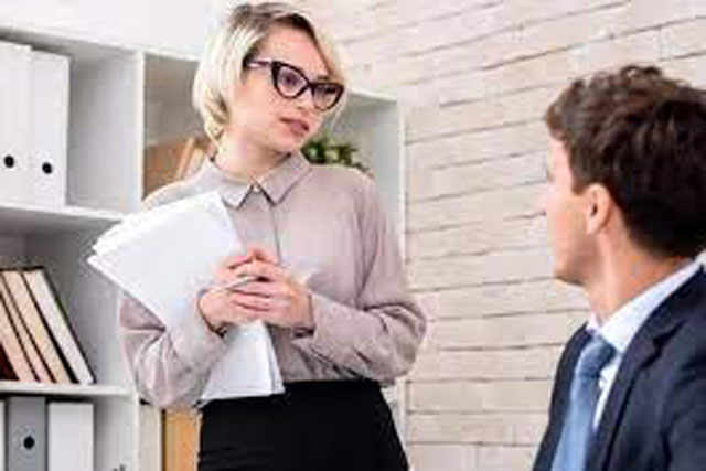 Thư ký trẻ 'buông câu', giám đốc già 'say mồi' rồi muối mặt ngậm đắng nuốt cay tay trắng 'về vườn'