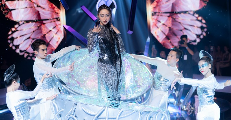 Có gì trong show thời trang 2 tỷ của nhà thiết kế Nguyễn Minh Tuấn?