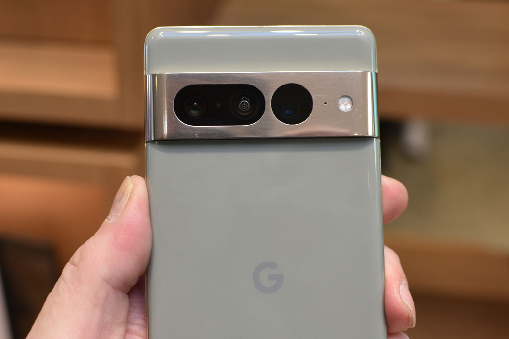 Ảnh chi tiết Google Pixel 7 Pro vừa ra mắt, giá từ 21,46 triệu đồng