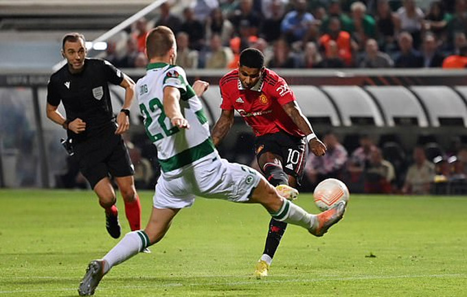 Ronaldo vô duyên, MU ngược dòng nhờ 'kép phụ' Martial và Rashford