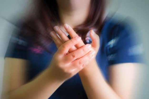 5 biểu hiện cảnh báo cơ thể thiếu hụt canxi nghiêm trọng, kiểm tra ngay xem bạn có dấu hiệu nào không