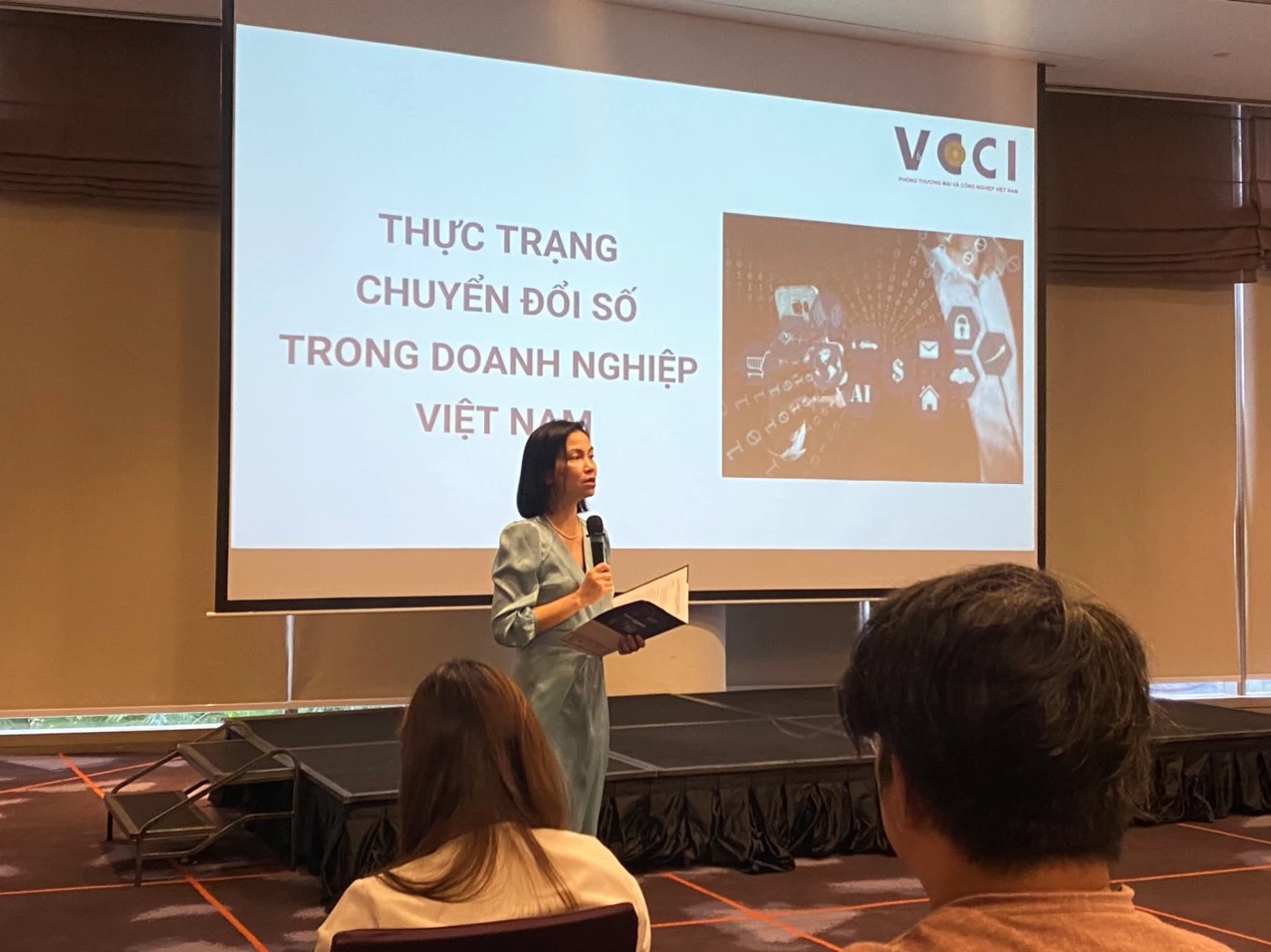 Bà Lê Thị Thu Thủy, Phó Viện trưởng VCCI cho biết doanh nghiệp đang gặp nhiều khó khăn khi chuyển đổi số.