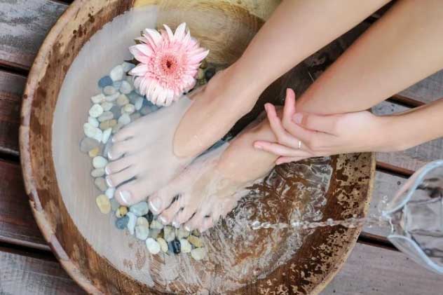 Lợi ích của việc ngâm chân nước nóng trước khi đi ngủ, biết được ai cũng muốn học theo