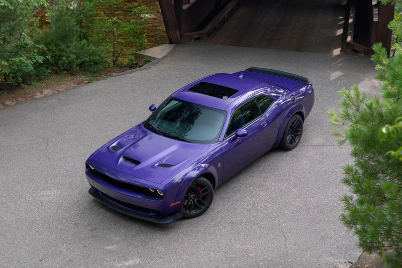 6. Dodge Challenger (giá khởi điểm: 30.075 USD).