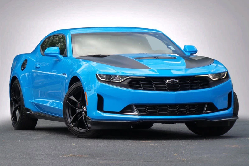 7. Chevrolet Camaro (giá khởi điểm: 26.395 USD).