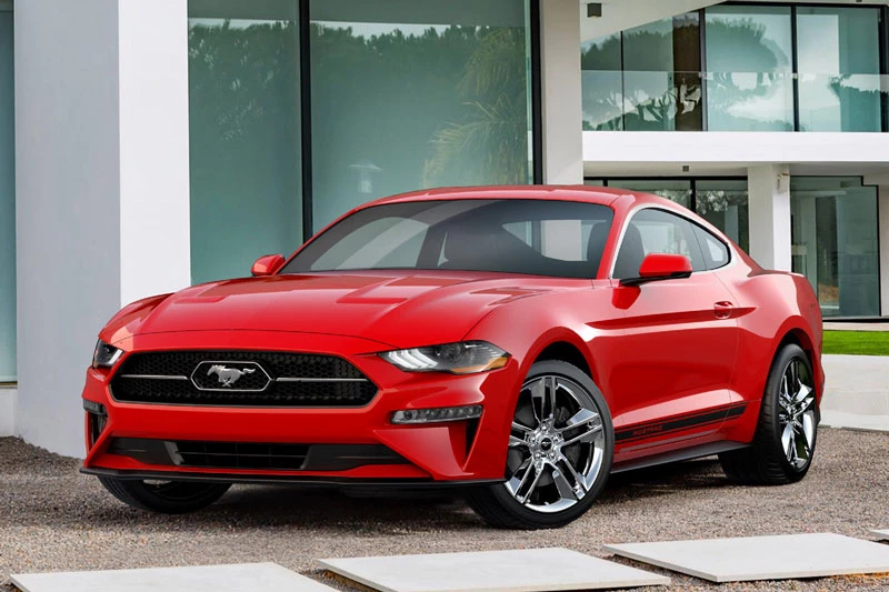 8. Ford Mustang (giá khởi điểm: 27.470 USD).