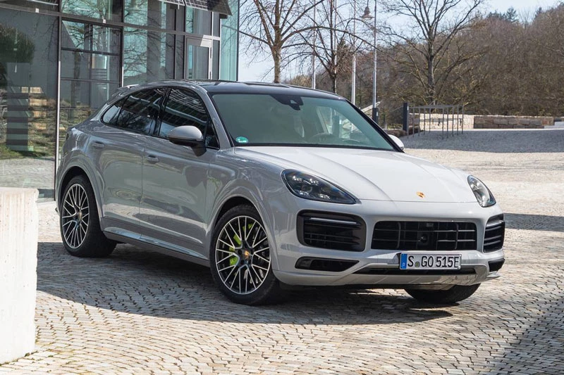 8. Porsche Cayenne E-Hybrid (giá khởi điểm: 84.650 USD).