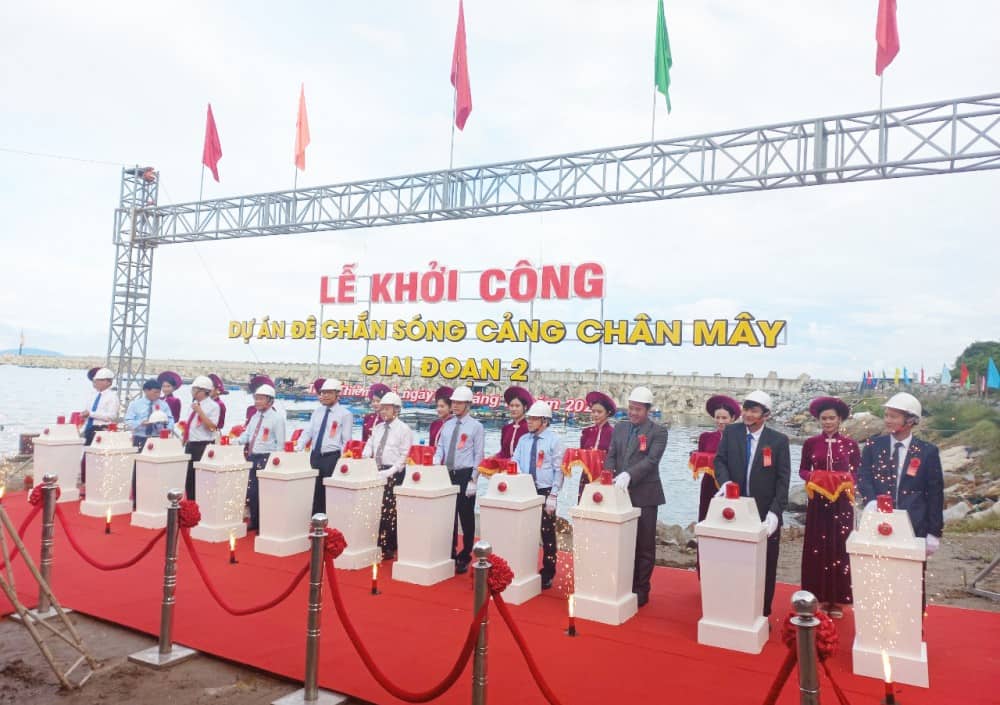 Khởi công Dự án “Đê chắn sóng cảng Chân Mây – giai đoạn 2”