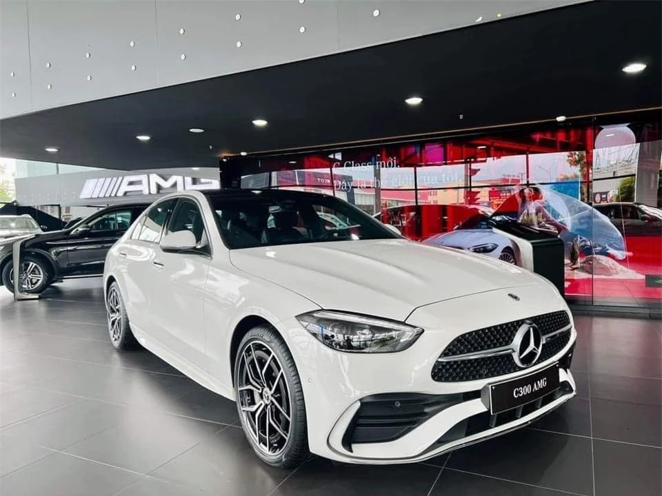 Mercedes-Benz Việt Nam điều chỉnh giá cho C-Class và GLB, mức tăng nhiều nhất tới 125 triệu đồng 199377