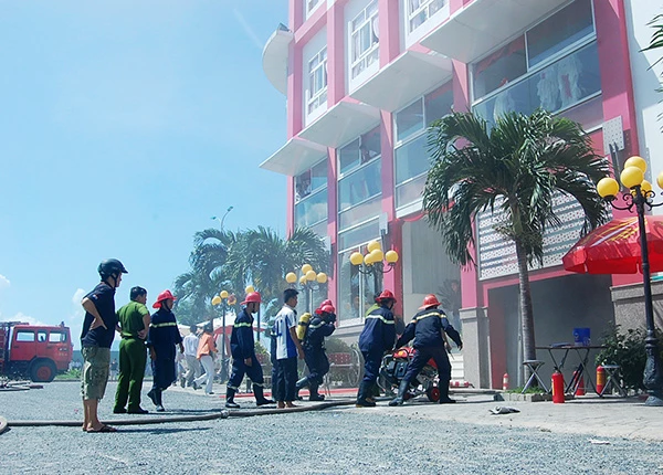 Lực lượng PCCC và CNCH Công an TP Đà Nẵng khẩn trương khống chế, xử lý các vụ cháy trên địa bàn