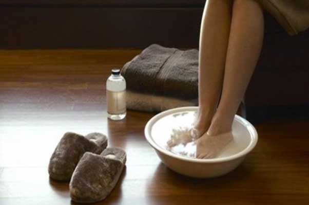 Những lợi ích thần kì không thể ngờ được khi ngâm chân với thứ nguyên liệu rẻ tiền sẵn có trong bếp này