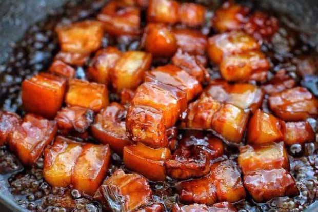 Bác sĩ cảnh báo: Thói quen thắng đường tạo màu kho thịt, cá của các bà nội trợ là tự hại sức khỏe