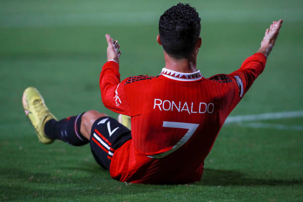 Nóng: MU muốn bán Ronaldo với mức giá ‘rẻ không tưởng’