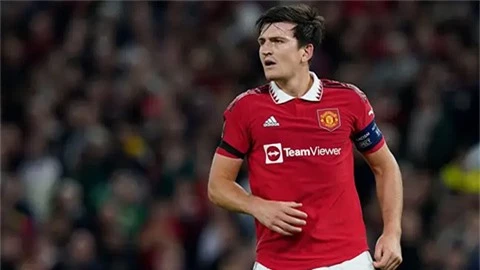 Fan Man United sốc với tên thật của 'thánh hài' Maguire