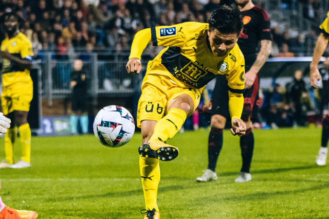 Báo Thái xuýt xoa khen ngợi Quang Hải sau bàn thắng lịch sử tại Pau FC