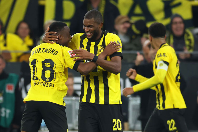 Ghi bàn ở phút 90+5, Dortmund xuất sắc giành lại 1 điểm từ Bayern