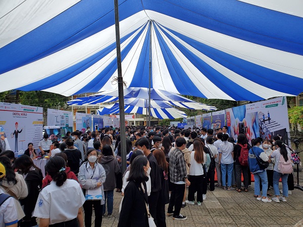 Nhân lực ngành logistics: Yếu đủ đường, chưa đáp ứng được nhu cầu phát triển