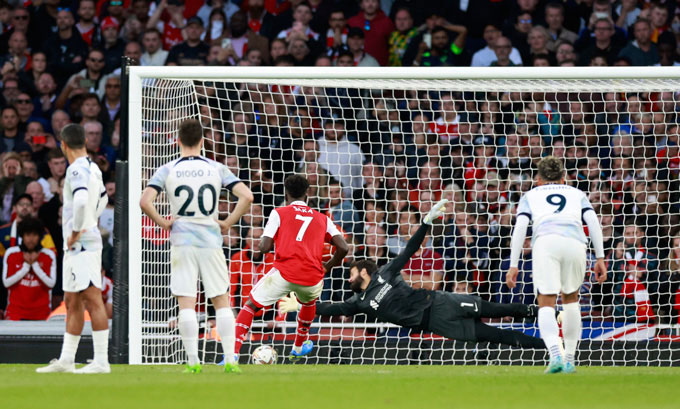 Thắng thuyết phục Liverpool, Arsenal đòi lại ngôi đầu từ tay Man City