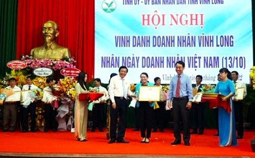 Vĩnh Long: Vinh danh, khen thưởng các doanh nhân tiêu biểu 
