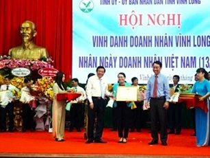 Vĩnh Long: Vinh danh, khen thưởng các doanh nhân tiêu biểu
