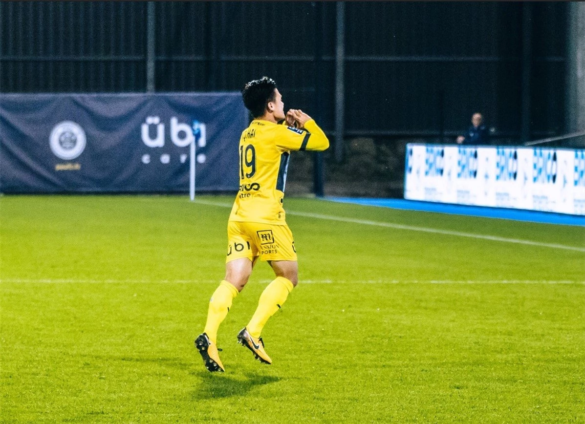 Quang Hải tri ân 'người đặc biệt' sau bàn thắng đầu tiên tại Pau FC 200321Quang Hải tri ân 'người đặc biệt' sau bàn thắng đầu tiên tại Pau FC 200321