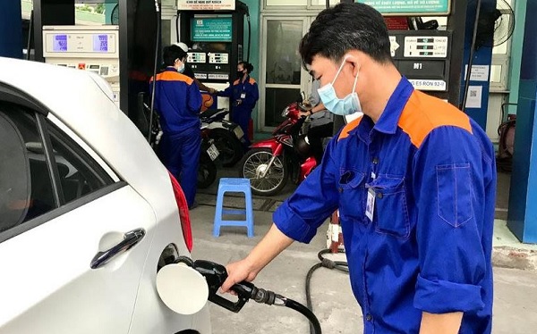 Xăng, dầu tăng giá trở lại sau 4 lần giảm liên tiếp