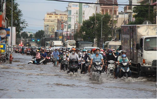 Ngập nặng tại các tuyến đưởng nội ô TP Cần Thơ.