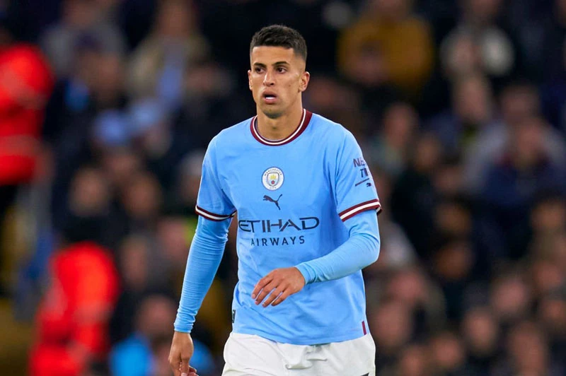 Hậu vệ: Joao Cancelo (Man City).