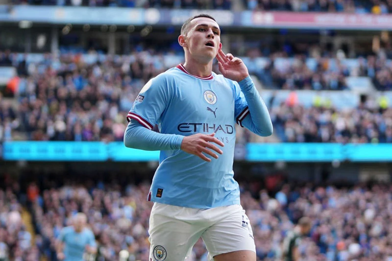 Tiền vệ phải: Phil Foden (Man City).