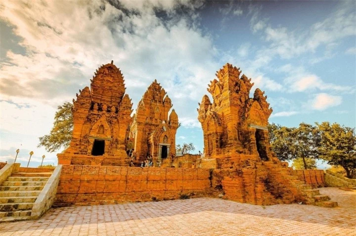 Cụm tháp Chăm đẹp nhất đất Việt vẫn giữ được vẻ nguyên vẹn sau 800 năm - 2