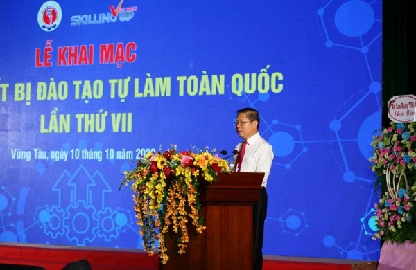 Thứ trưởng Bộ Lao động - Thương binh và Xã hội Lê Tấn Dũng phát biểu tại hội thi.