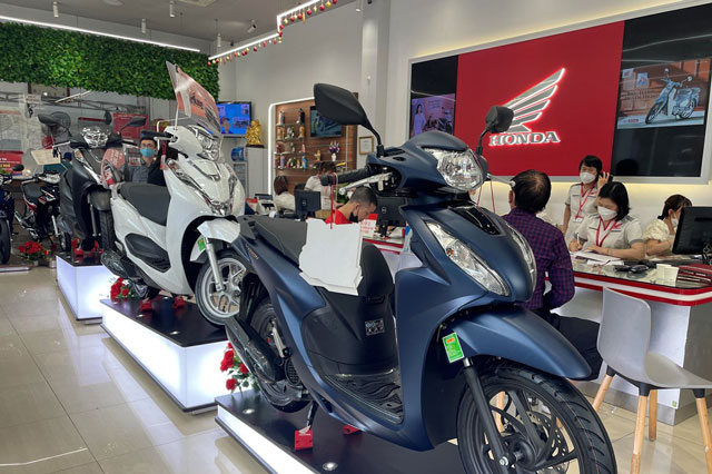 Đội giá cao ngất ngưởng, Honda Vision vẫn bán chạy ấn tượng