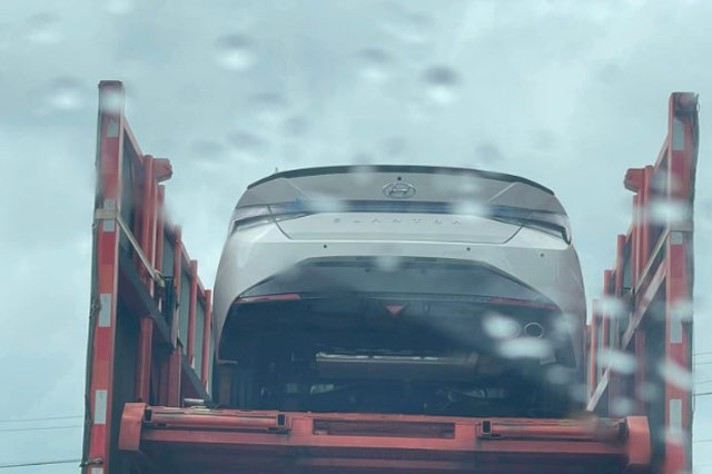 Hyundai Elantra 2023 'đổ bộ' về đại lý, chờ ngày ra mắt chính thức tại Việt Nam