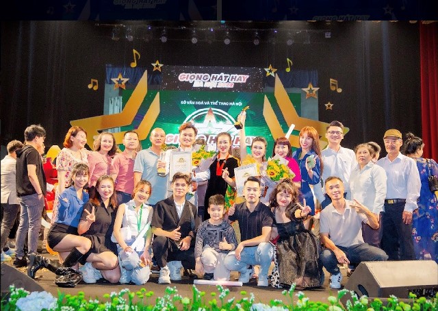 Lê Hồng Phong vỡ òa cảm xúc khi giành giải Nhất Giọng hát hay Hà Nội 2022