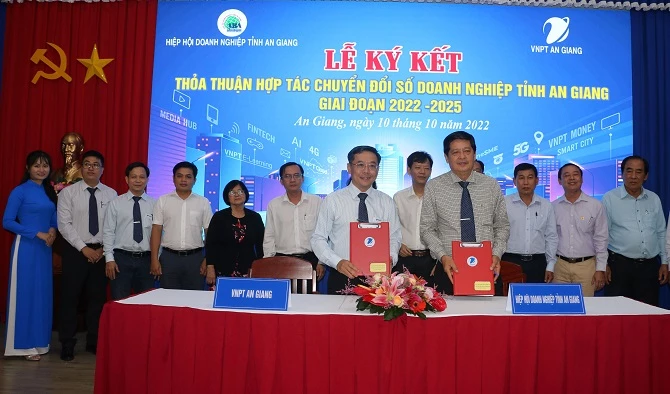 Hiệp hội Doanh nghiệp tỉnh An Giang và Công ty Bưu chính Viễn thông An Giang (VNPT An Giang) ký kết thỏa thuận hợp tác Chuyển đổi số giữa Hiệp hội Doanh nghiệp tỉnh An Giang với VNPT An Giang, giai đoạn 2022 – 2025. 