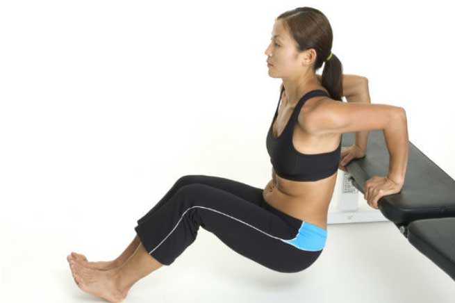 2 động tác đơn giản giúp giảm béo vùng lưng, vai và bắp tay