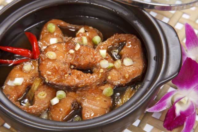 Kho cá cứ cho nửa lon bia vào, có ngay món cá thơm ngon chuẩn vị đậm đà, màu đẹp, không bị tanh