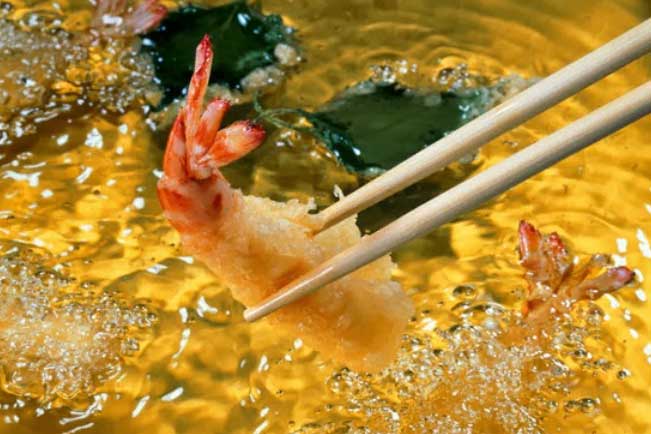 Dùng dầu ăn kiểu này vừa làm mất hương vị lại gây độc vô cùng, hãy bỏ ngay