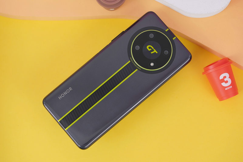 Smartphone cấu hình ‘khủng’, sạc 66W, màn hình 144Hz, giá hơn 7 triệu đồng