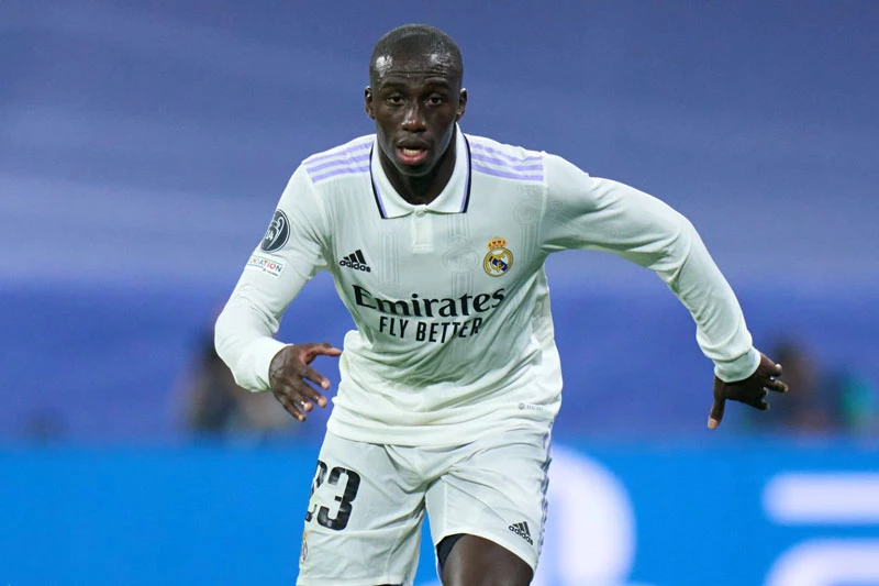 Hậu vệ trái: Ferland Mendy (Real Madrid).